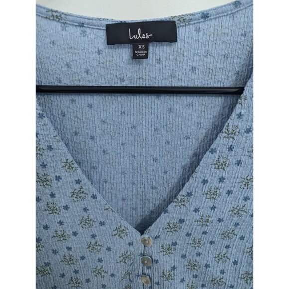 Blue Floral Print Short Sleeve Button-Front Top Lulus XS - Picture 2 of 6